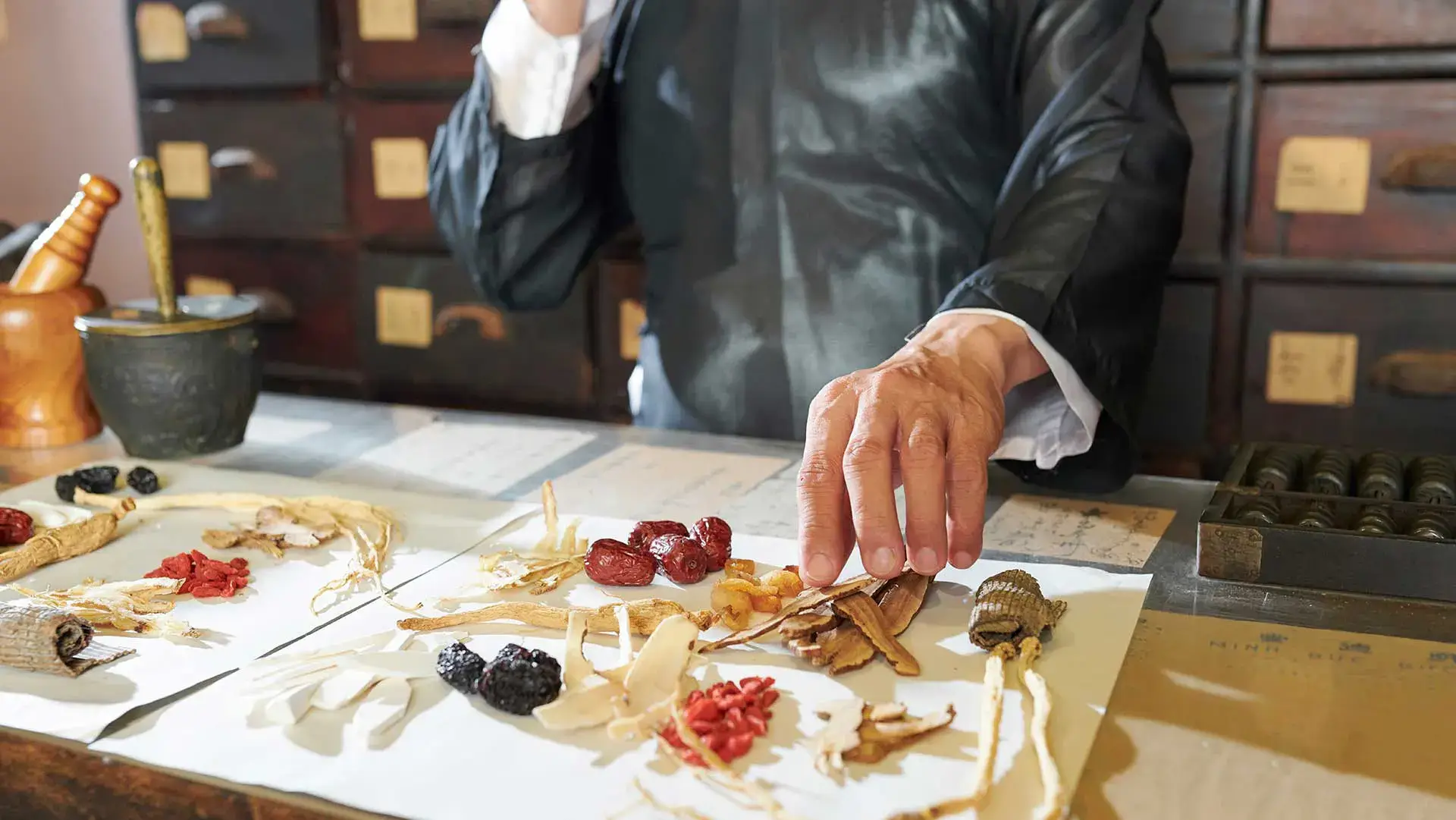 Die Organuhr ist ein grundlegendes Konzept in der Traditionellen Chinesischen Medizin (TCM), die schon seit Jahrtausenden auf die verschiedenen menschlichen Zyklen achtet. Schlafstörung bekämpfen.